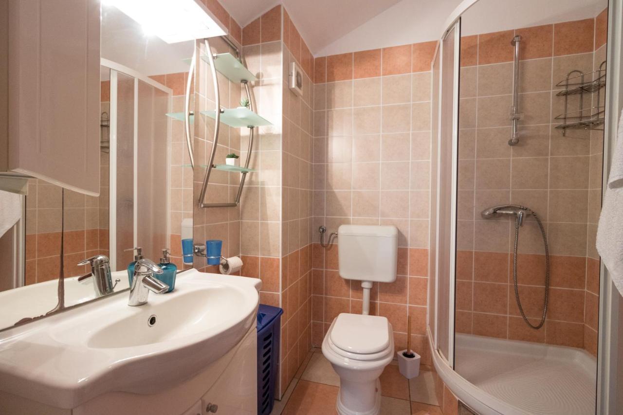 Apartman Nena Turanj Luaran gambar