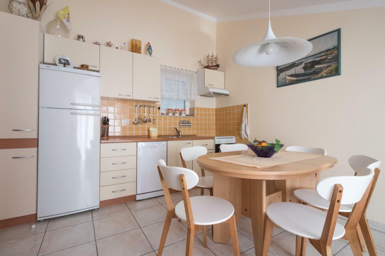 Apartman Nena Turanj Luaran gambar