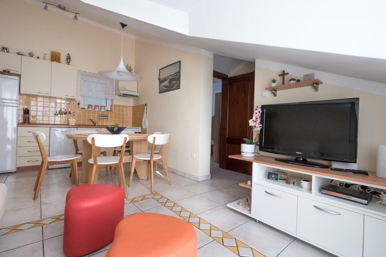 Apartman Nena Turanj Luaran gambar