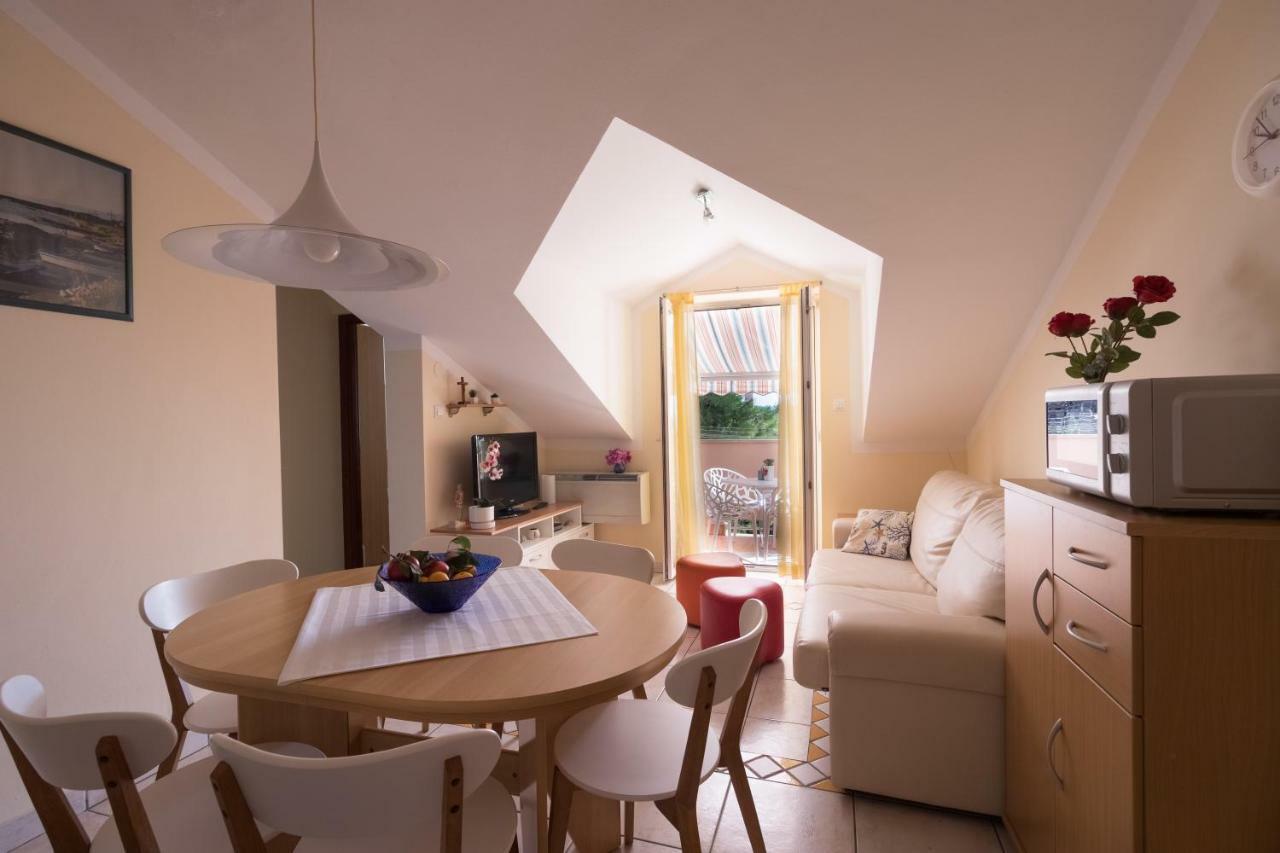 Apartman Nena Turanj Luaran gambar