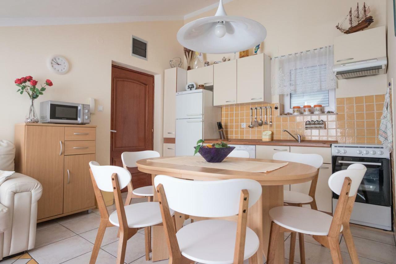 Apartman Nena Turanj Luaran gambar