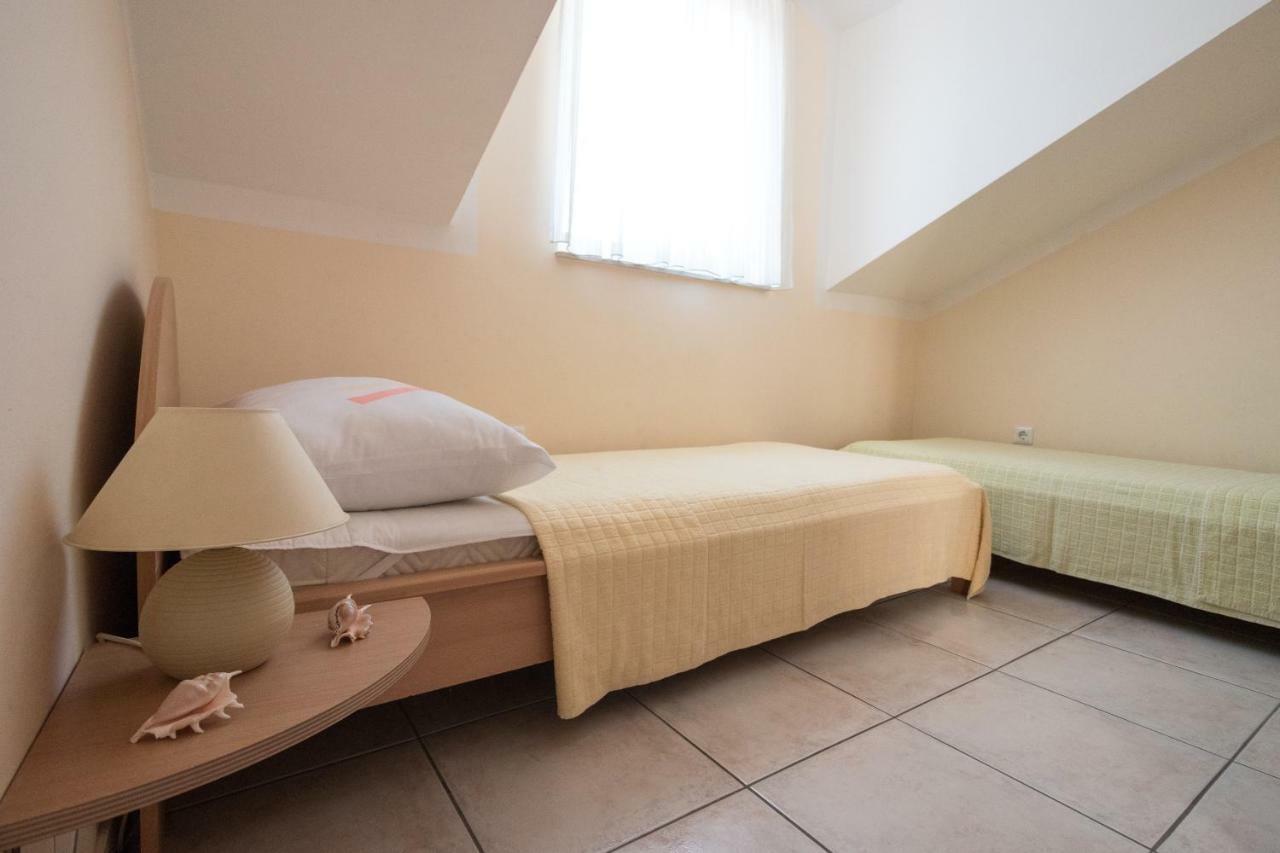 Apartman Nena Turanj Luaran gambar